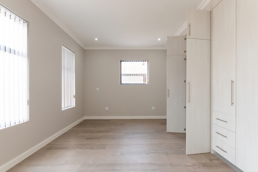 4 Bedroom Property for Sale in Myburgh Park Western Cape